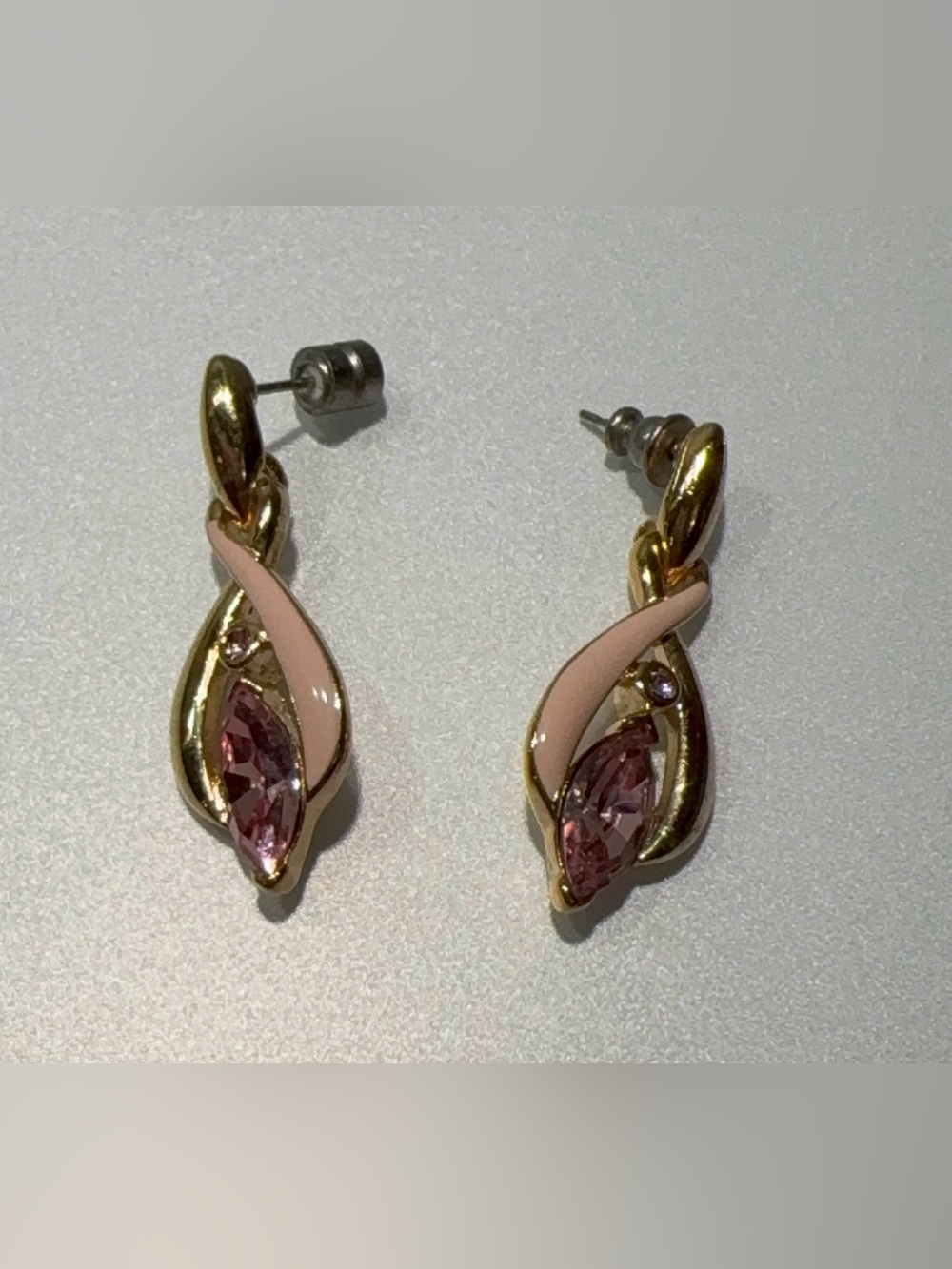 Vintage Trifari Gold-Tone Pink Rhinestone Necklace and Earrings Set - Picture 8 of 15